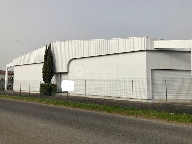 Industriel/Logistique dans Saint-Pantaléon-de-Larche à louer - Photo de l’immeuble – Image 2 sur 8