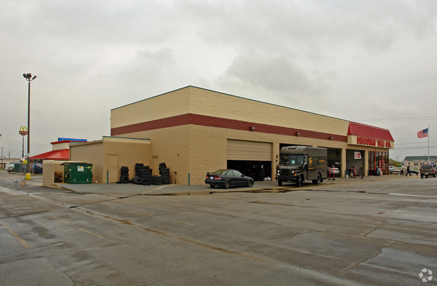 1739 SW Loop 410, San Antonio, TX à louer - Photo de l’immeuble – Image 2 sur 16