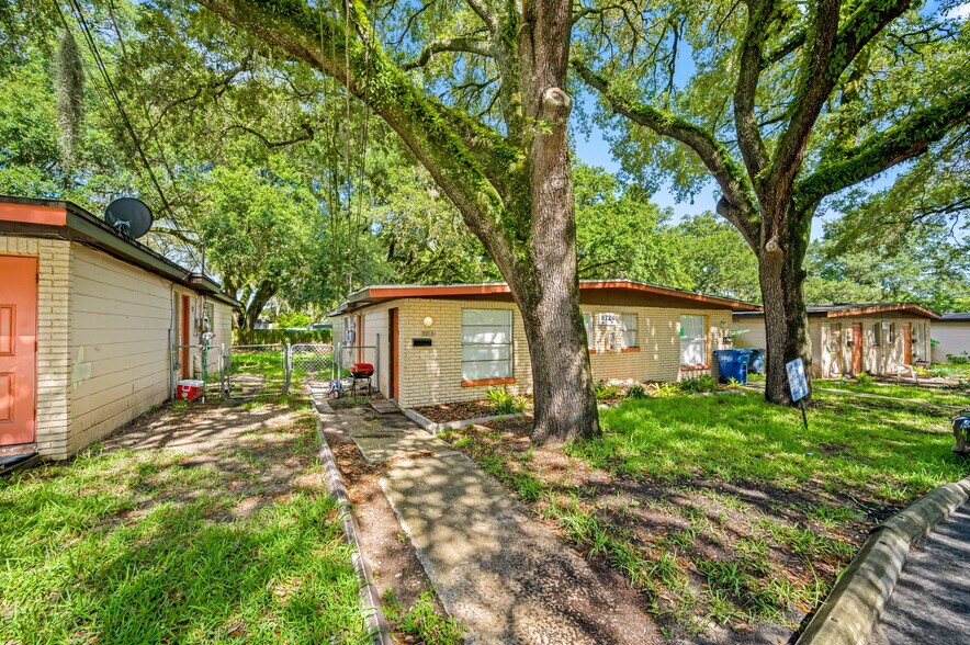 8732 N 48th St, Tampa, FL à vendre - Photo de l’immeuble – Image 3 sur 9