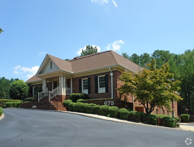 675 Village Square Dr, Stone Mountain, GA à vendre - Photo de l’immeuble – Image 1 sur 7