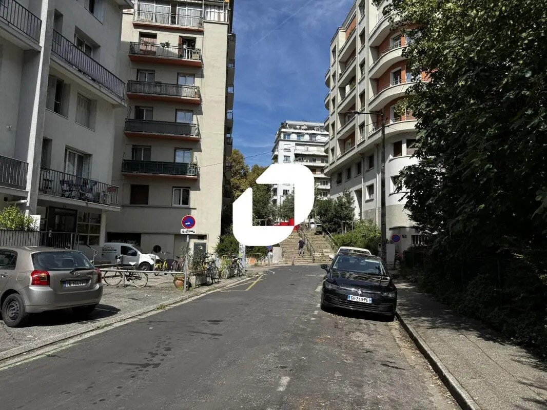Local d’activités dans Grenoble à louer Photo de l’immeuble– Image 1 sur 11