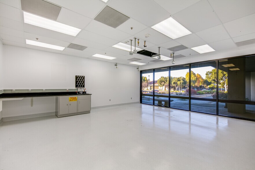 319 N Bernardo Ave, Mountain View, CA à louer - Photo intérieure – Image 2 sur 30