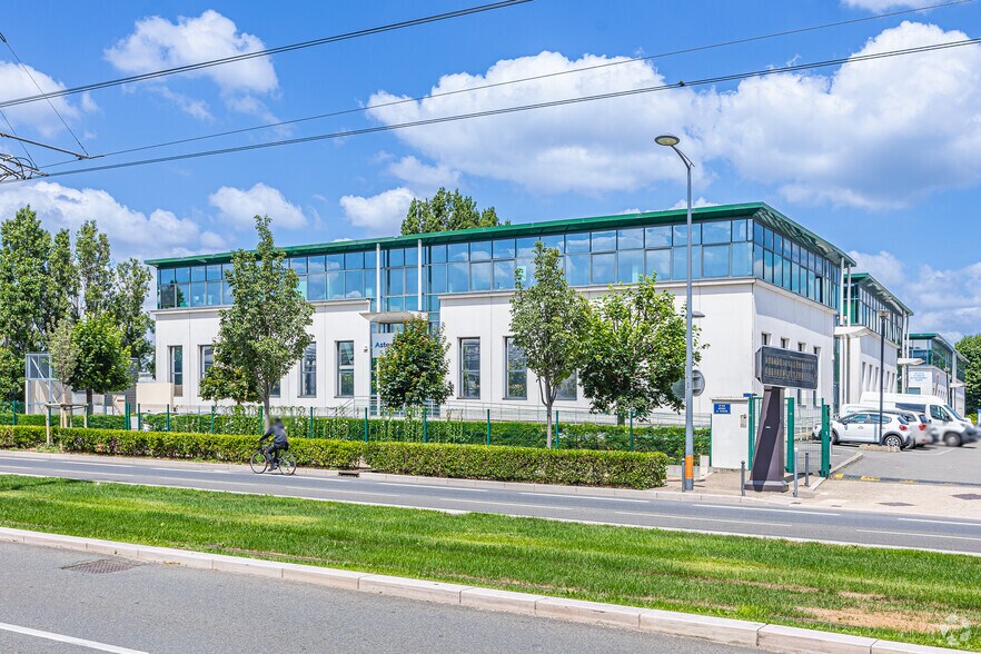 100 Avenue De Verdun, Villeneuve-la-Garenne à louer - Photo de l’immeuble – Image 2 sur 2