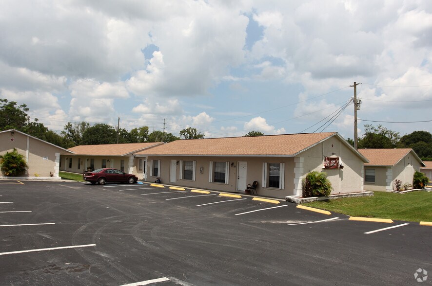 6807 Porter Rd, New Port Richey, FL à vendre - Photo de l’immeuble – Image 1 sur 4