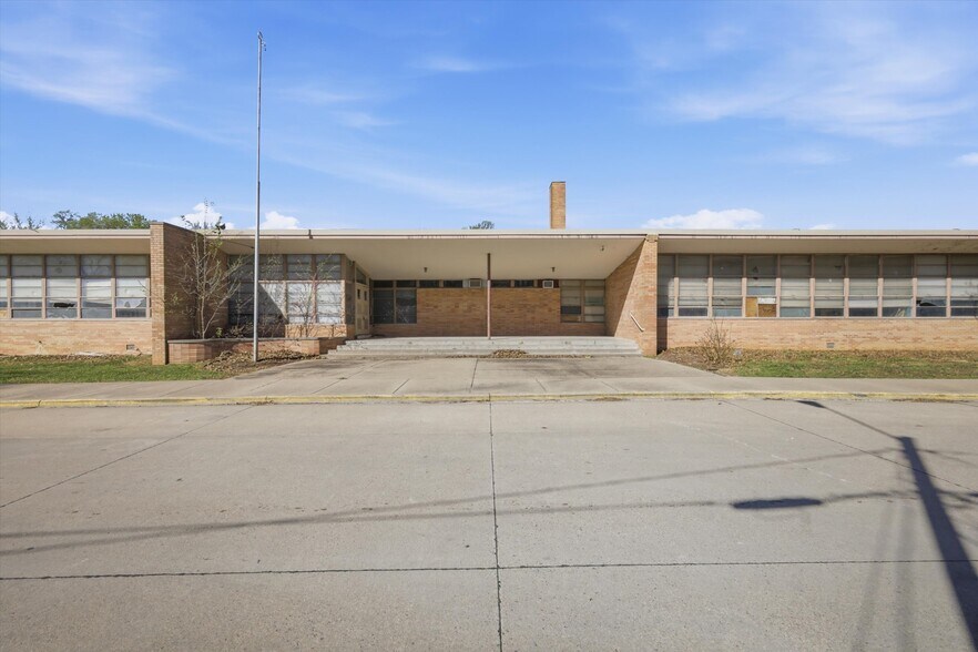 1009 W Pacific, Osawatomie, KS à vendre - Photo de l’immeuble – Image 1 sur 24