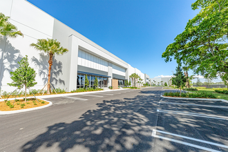 311 Racetrack Loop, Pompano Beach, FL à louer Photo intérieure– Image 2 sur 24