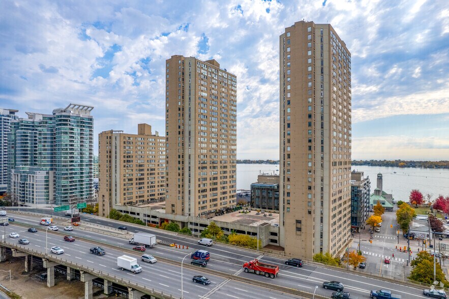 254 Queens Quay W, Toronto, ON à louer - Photo de l’immeuble – Image 3 sur 4