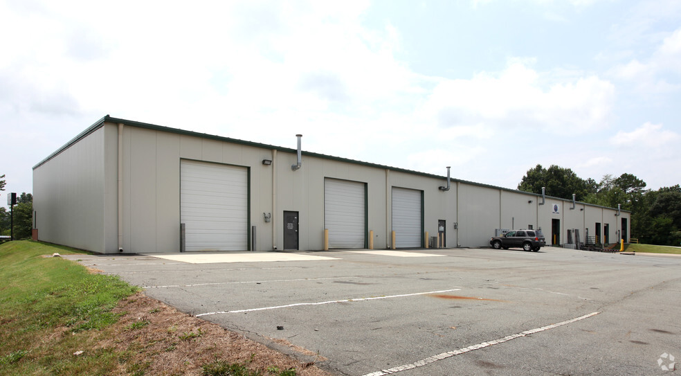 814 Knox Rd, Mcleansville, NC à louer - Photo de l’immeuble – Image 2 sur 2