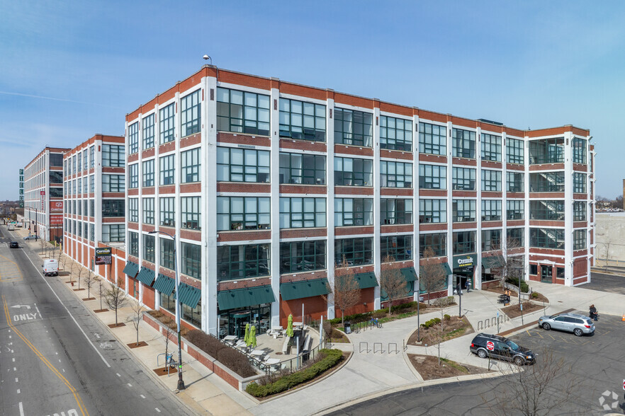 4000 W Diversey Ave, Chicago, IL à louer - Photo de l’immeuble – Image 1 sur 16