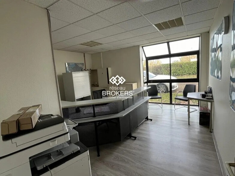 Local d'activités dans Évron à vendre - Photo de l’immeuble – Image 3 sur 7