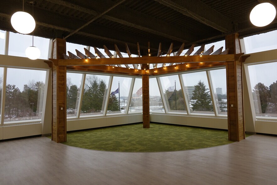 700 Terrace Point Rd, Muskegon, MI à louer - Photo intérieure – Image 2 sur 18
