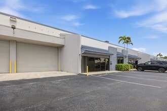 7950-7966 NW 14th St, Miami, FL à louer Photo de l’immeuble– Image 1 sur 12