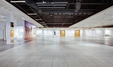 5060 Montclair Plaza Ln, Montclair, CA à louer Photo de l’immeuble– Image 2 sur 9