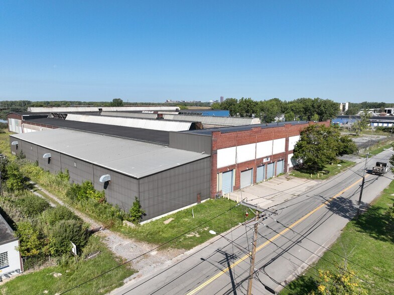 110 Hopkins St, Buffalo, NY à vendre - Photo de l’immeuble – Image 2 sur 13