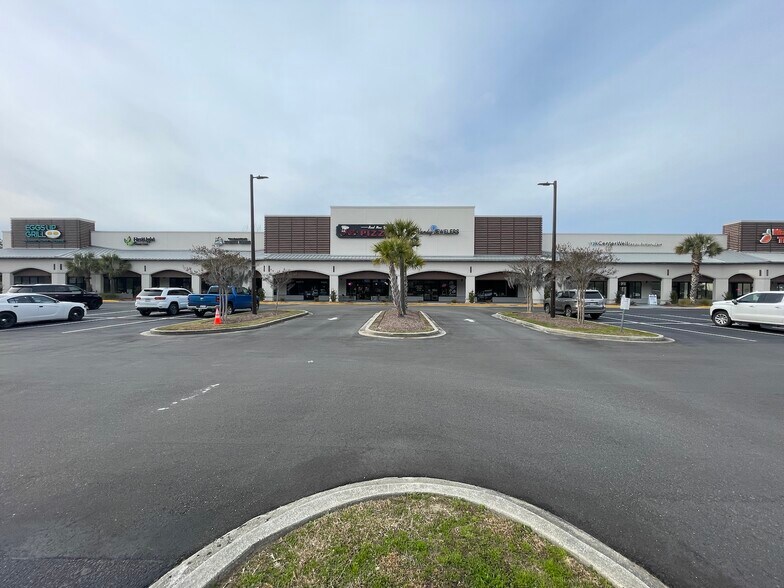 2520 S Highway 17, Murrells Inlet, SC à louer - Photo de l’immeuble – Image 1 sur 13