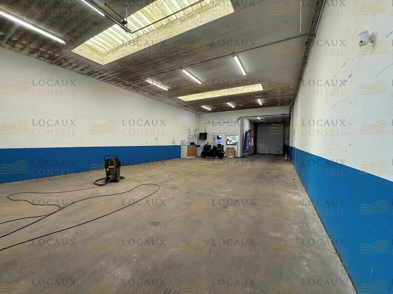 Local d'activités dans SAINT-OUEN-L'AUMONE à vendre - Photo de l’immeuble – Image 2 sur 7