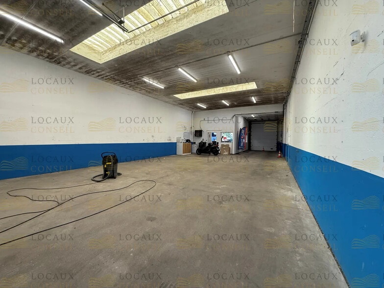 Local d'activités dans SAINT-OUEN-L'AUMONE à vendre - Photo intérieure – Image 2 sur 7