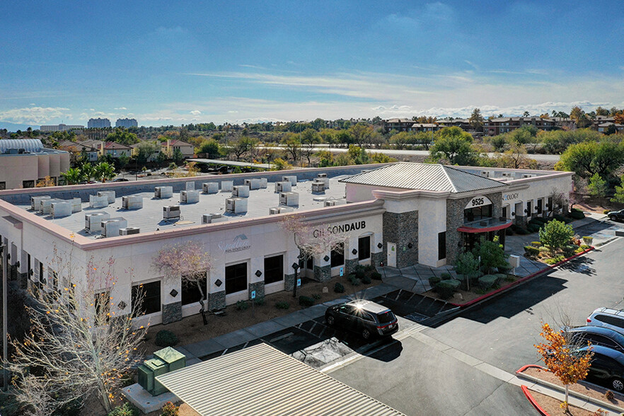 9525 Hillwood Dr, Las Vegas, NV à louer - Photo de l’immeuble – Image 3 sur 6
