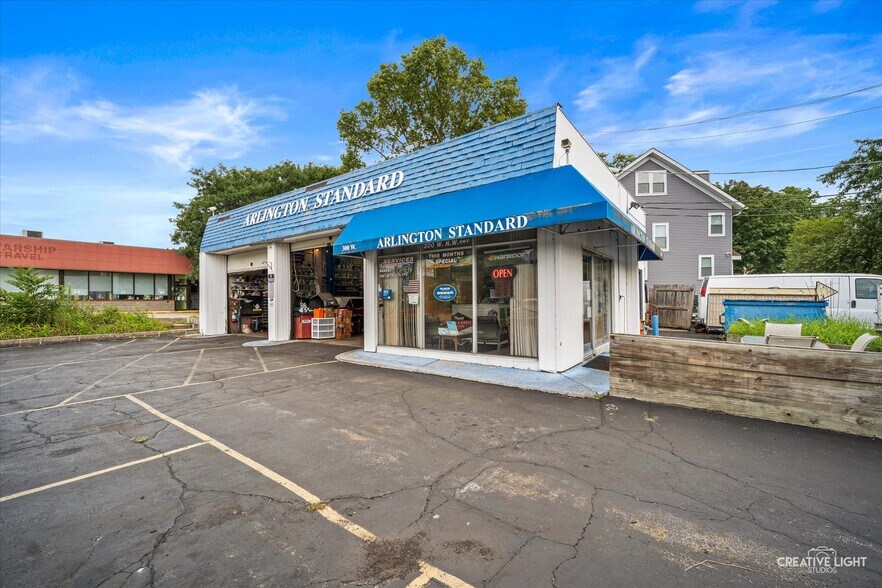 300 W Northwest Hwy, Arlington Heights, IL à vendre - Photo de l’immeuble – Image 1 sur 16