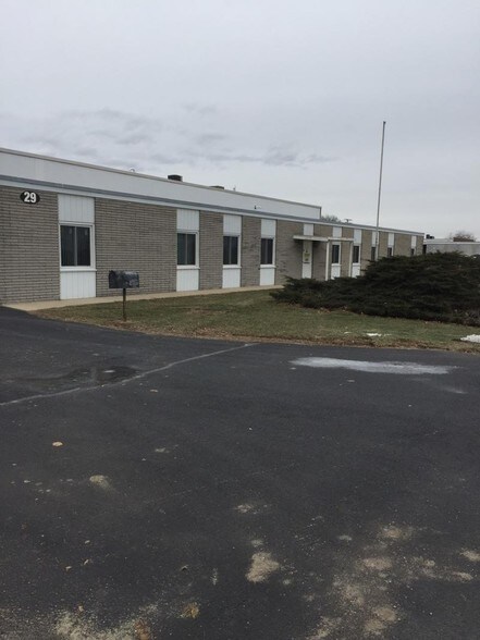 27-29 Airport Dr, Rockford, IL à louer - Photo de l’immeuble – Image 2 sur 6