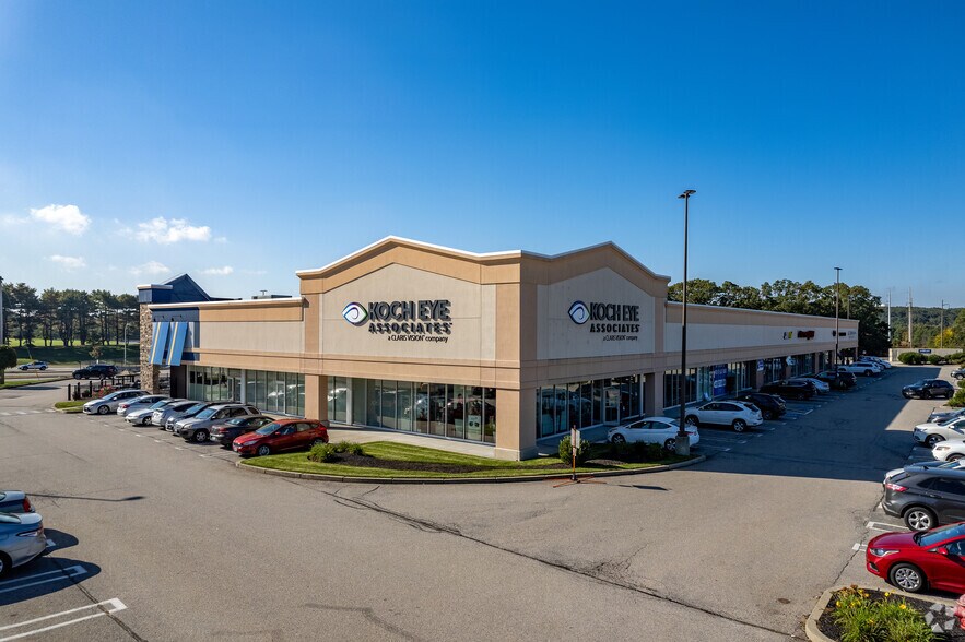 555-615 Greenwich Ave, Warwick, RI à louer - Photo de l’immeuble – Image 2 sur 7