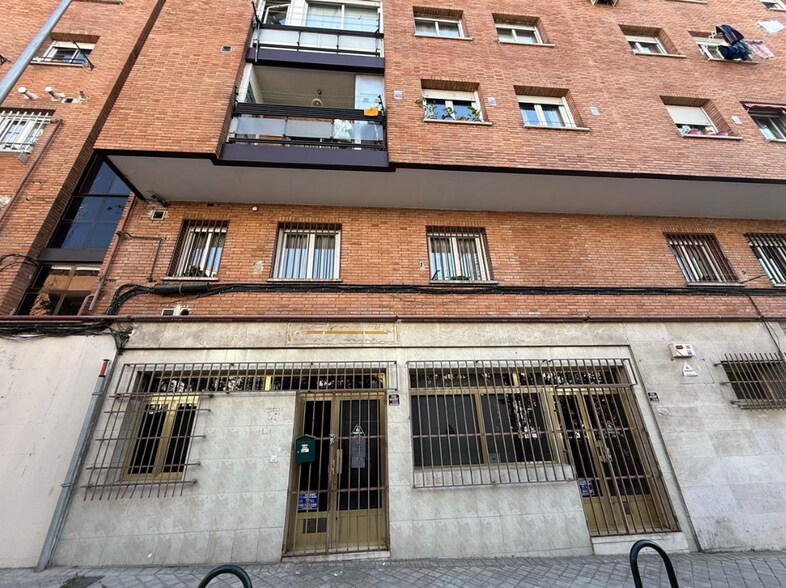 Immeuble residentiel dans Madrid, Madrid à vendre - Photo principale – Image 1 sur 2