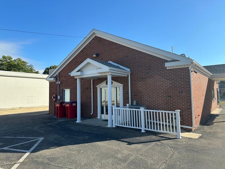 1203 S Mattis Ave, Champaign, IL à vendre - Photo de l’immeuble – Image 2 sur 2