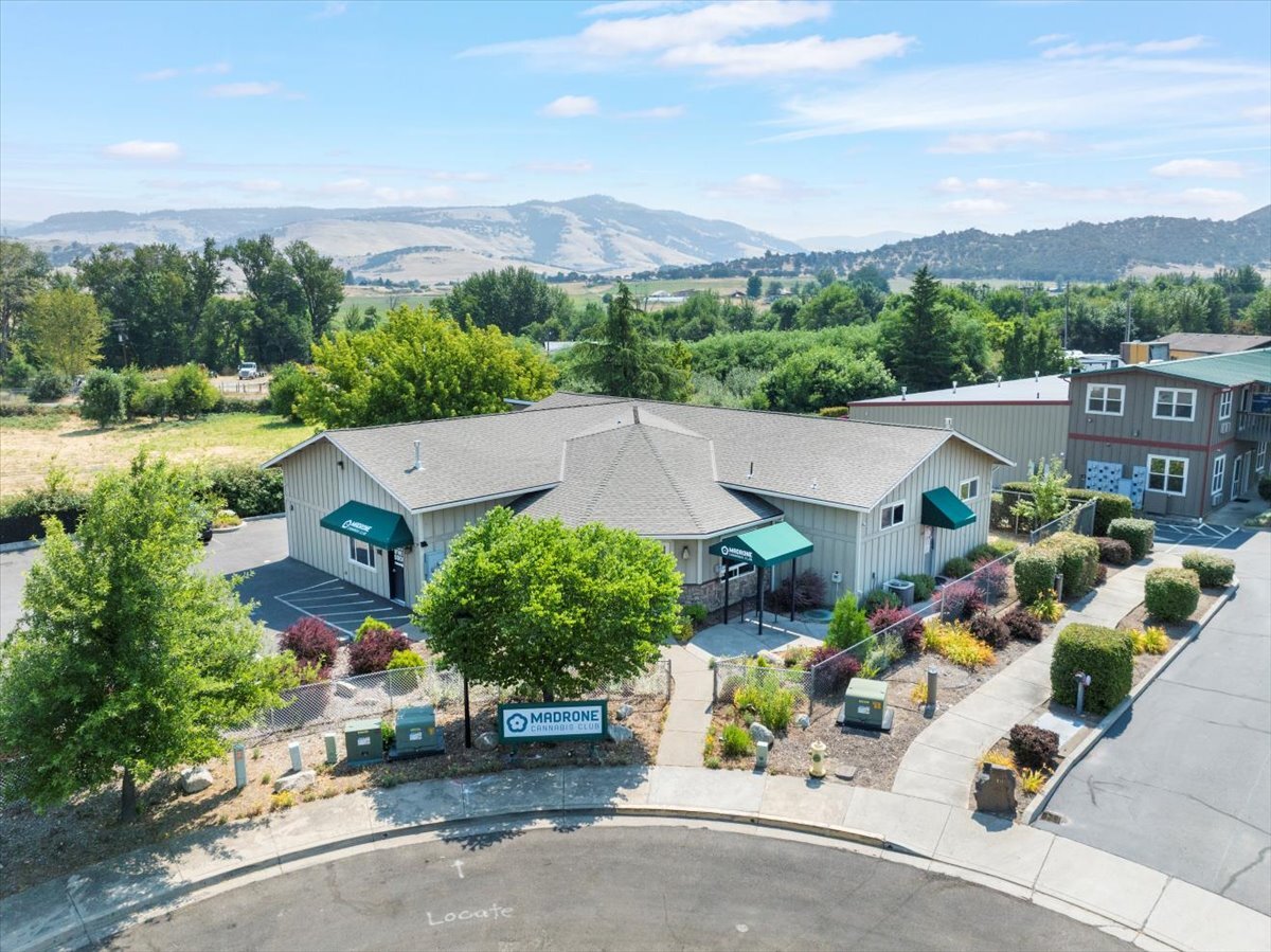 481 Applegate Way, Ashland, OR à vendre Photo de l’immeuble– Image 1 sur 33