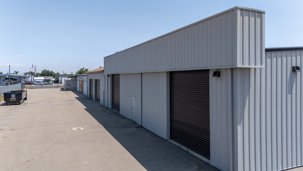 2461 N Wilson Way, Stockton, CA à vendre - Photo de l’immeuble – Image 2 sur 2