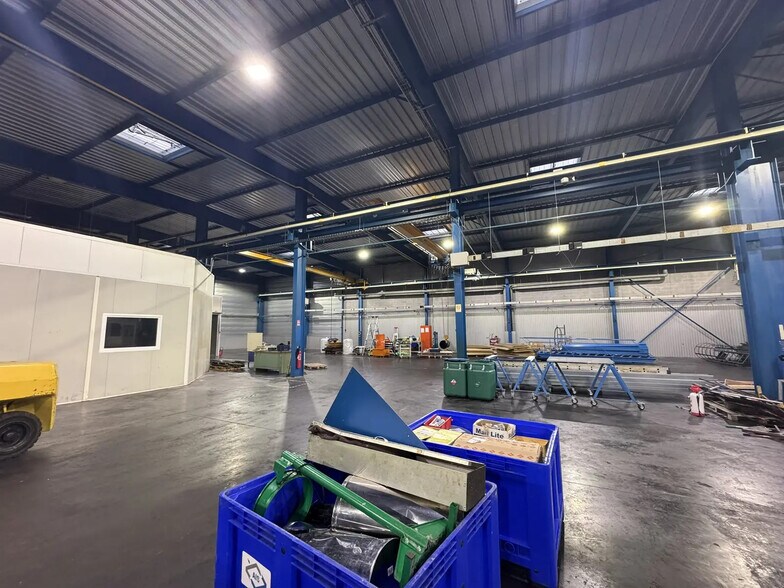 Local d’activités dans Jouy-le-Moutier à louer - Photo intérieure – Image 3 sur 11