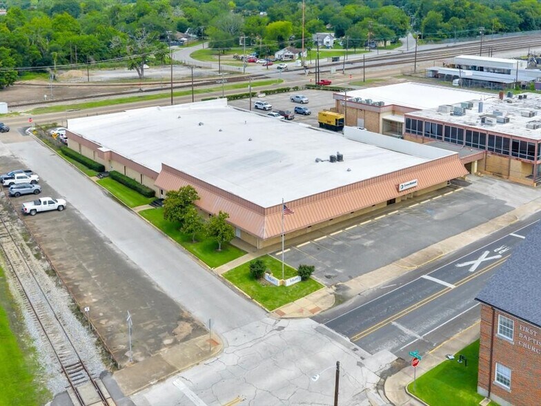 321 N 1st St, Lufkin, TX à vendre - Photo de l’immeuble – Image 3 sur 43