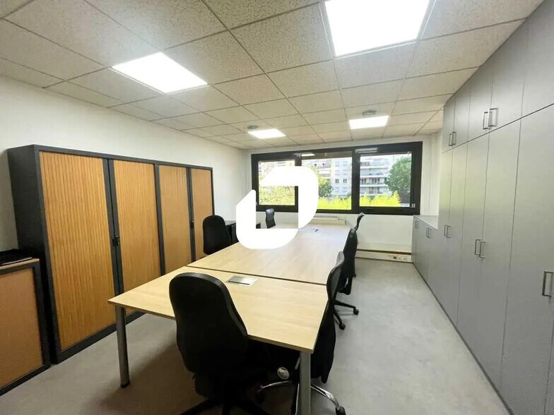 Bureau dans Villeurbanne à louer - Photo de l’immeuble – Image 3 sur 10