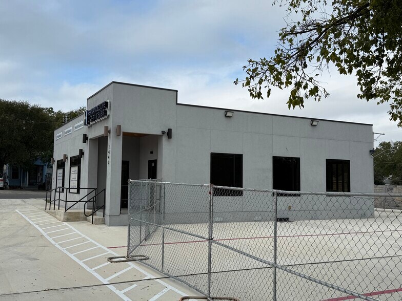1443 W Hildebrand Ave, San Antonio, TX à vendre - Photo de l’immeuble – Image 2 sur 14