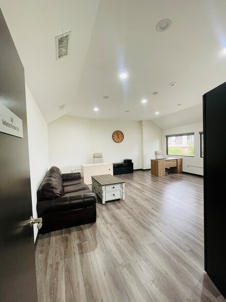 3255 Cahuenga Blvd W, Los Angeles, CA à louer - Photo de l’immeuble – Image 2 sur 15