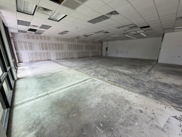 447 Cape Coral Pky E, Cape Coral, FL à louer - Photo de l’immeuble – Image 3 sur 13