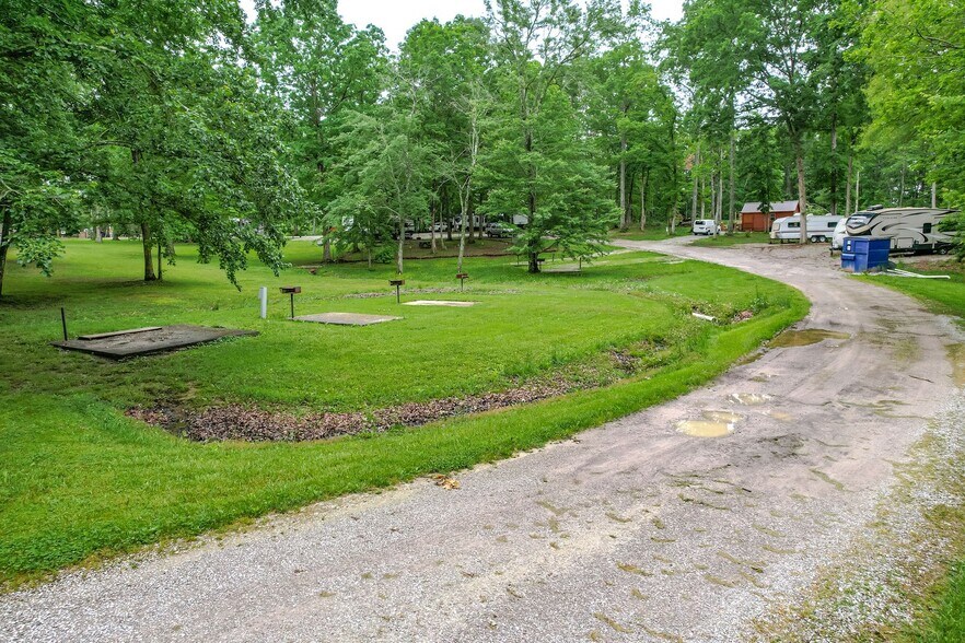 Oak Park Cir, Crossville, TN à vendre - Photo de l’immeuble – Image 2 sur 12