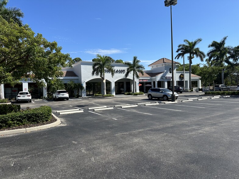 13500 Tamiami Trl N, Naples, FL à louer - Photo de l’immeuble – Image 1 sur 9