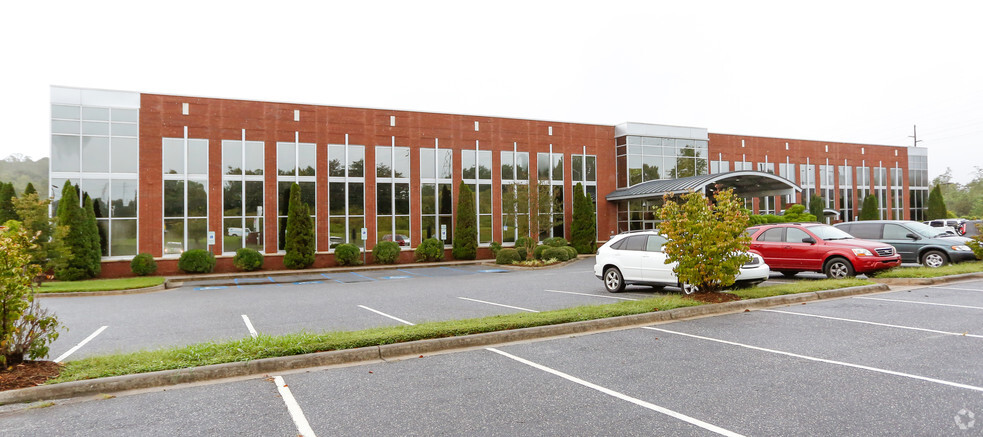 2660 Tate Blvd SE, Hickory, NC à louer - Photo principale – Image 1 sur 5