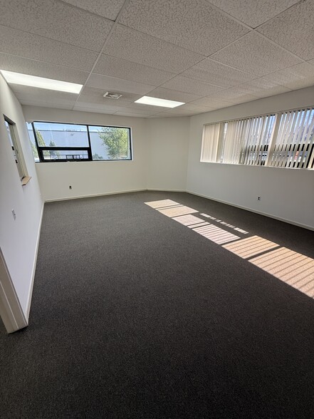 991 Main St, Holbrook, NY à louer - Photo de l’immeuble – Image 3 sur 12