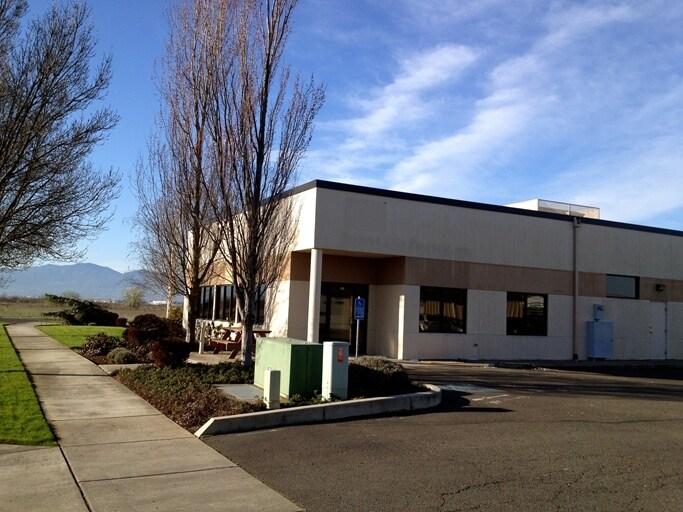 4731 Industry Dr, Medford, OR à vendre - Photo principale – Image 2 sur 39