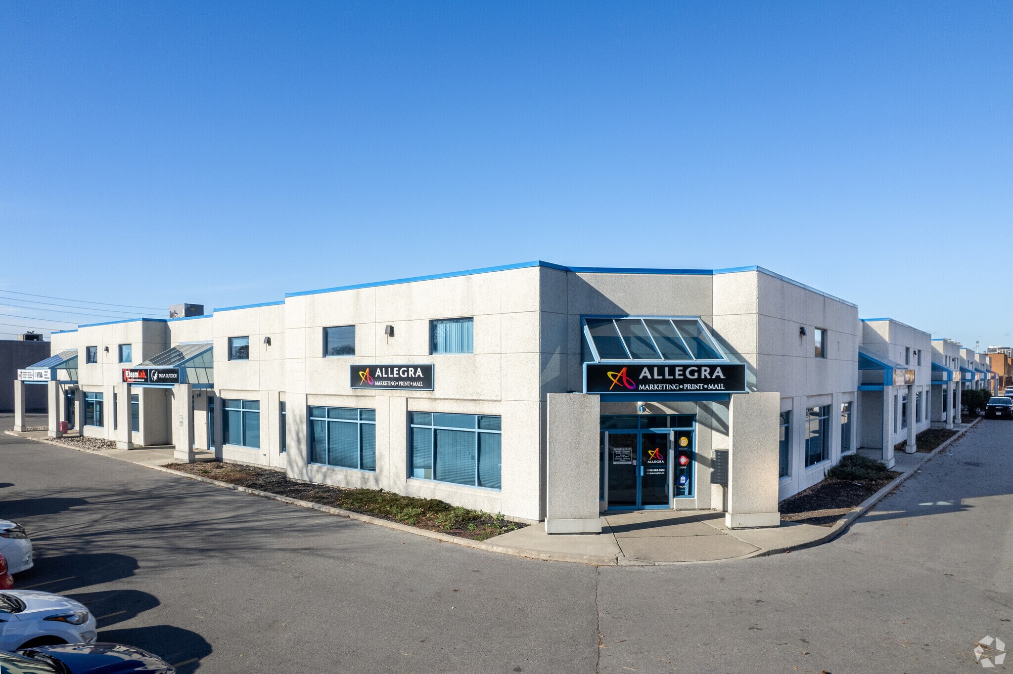 30 Macintosh Blvd, Vaughan, ON à louer Photo principale– Image 1 sur 4