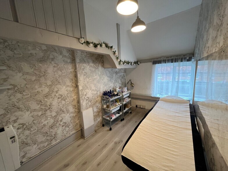 6 High St, Kings Langley à louer - Photo de l’immeuble – Image 3 sur 5