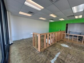 215 E Ash Ave, Decatur, IL à louer Photo intérieure– Image 2 sur 5