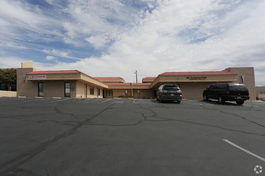 15995 Tuscola Rd, Apple Valley, CA à louer - Photo principale – Image 1 sur 7