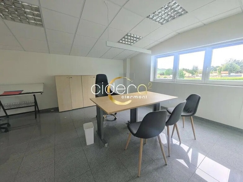Bureau dans Tallende à louer - Photo de l’immeuble – Image 2 sur 8