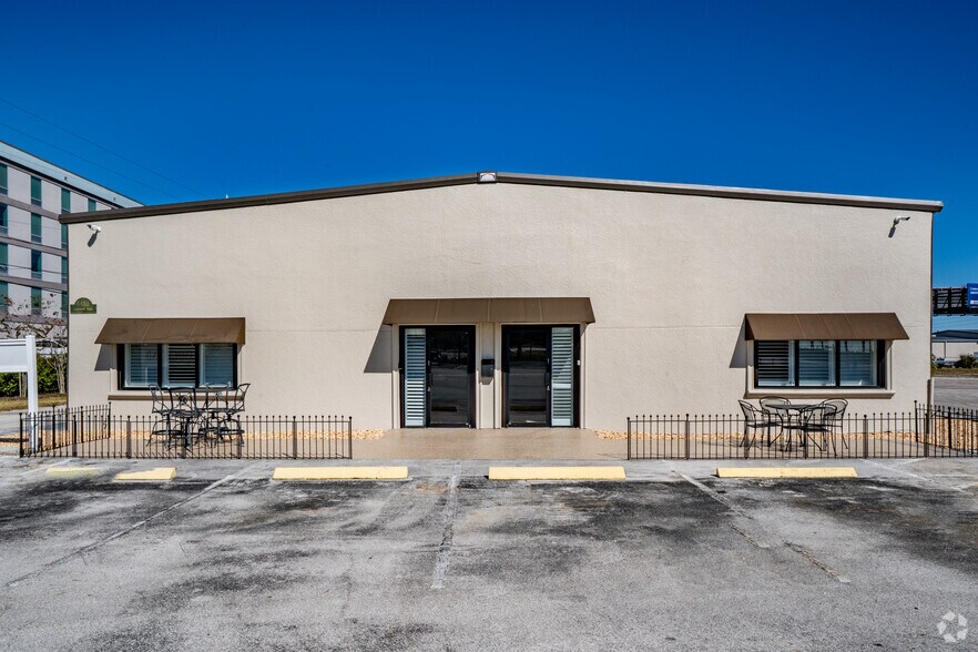 4455 Ulmerton Rd, Clearwater, FL à louer - Photo de l’immeuble – Image 2 sur 19
