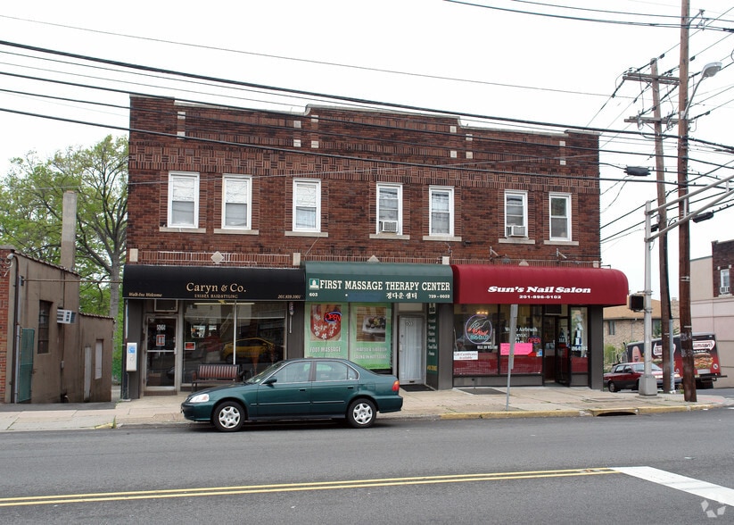 603 Ridge Rd, Lyndhurst, NJ à louer - Photo de l’immeuble – Image 2 sur 2