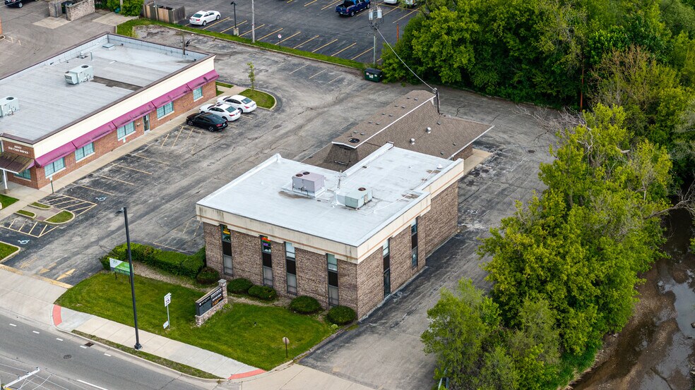 47 W Dundee Rd, Wheeling, IL à louer - Photo de l’immeuble – Image 2 sur 7
