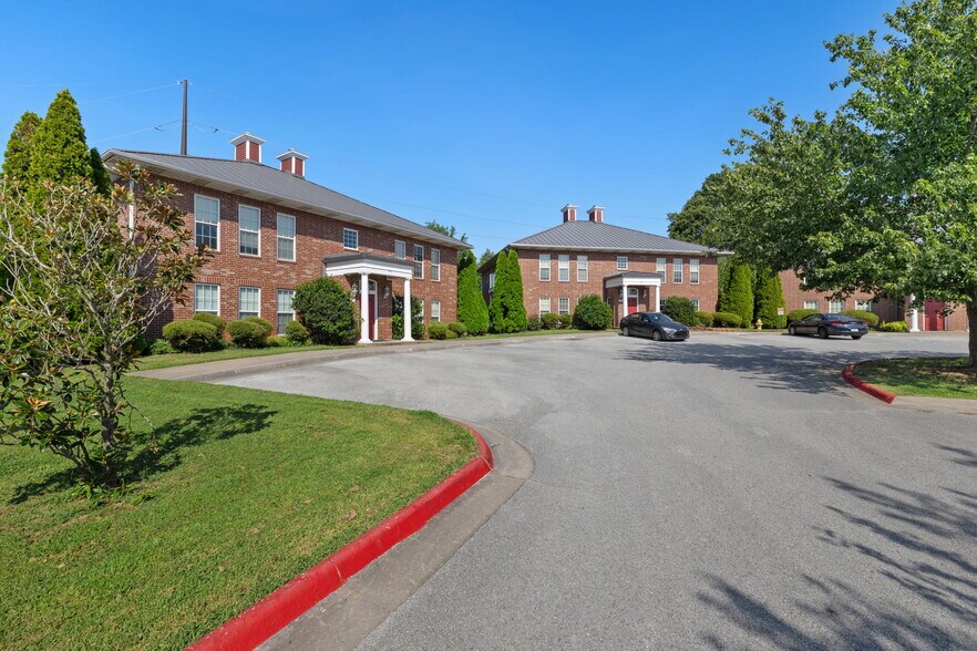 413 Columbia Pl, Lowell, AR à vendre - Photo de l’immeuble – Image 1 sur 37