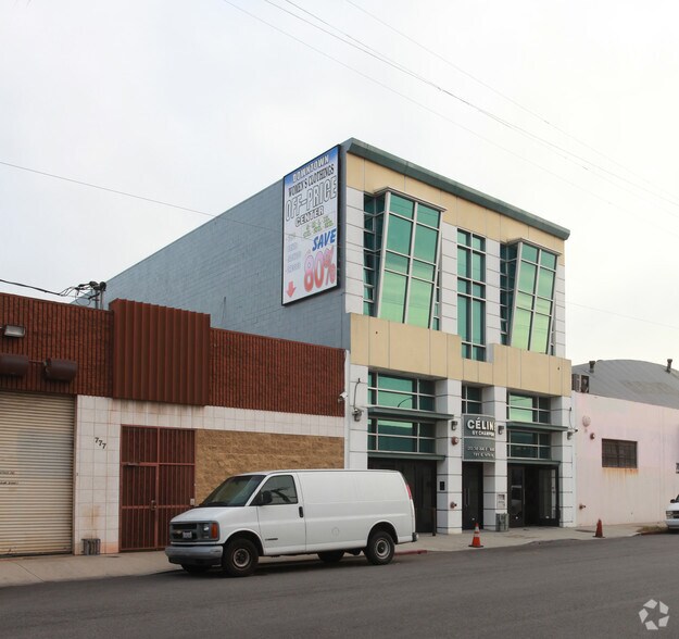 781 E 14th Pl, Los Angeles, CA à vendre - Photo de l’immeuble – Image 2 sur 2